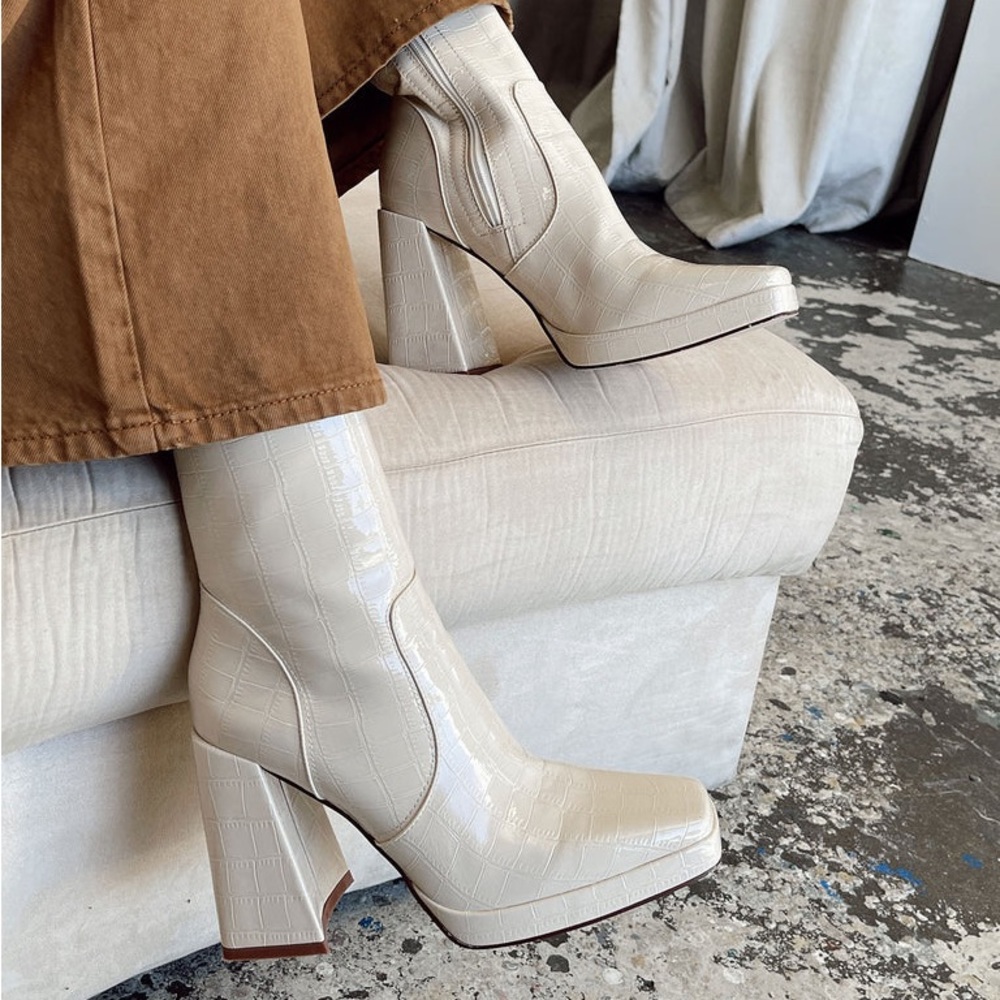 Jamie Croc Platform Boots Cream in Size 6